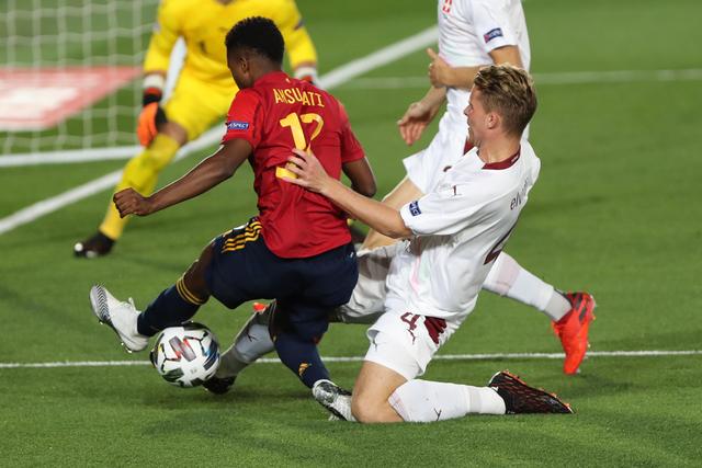 阿伦25+20骑士负热火 步行者大胜送活塞4连败